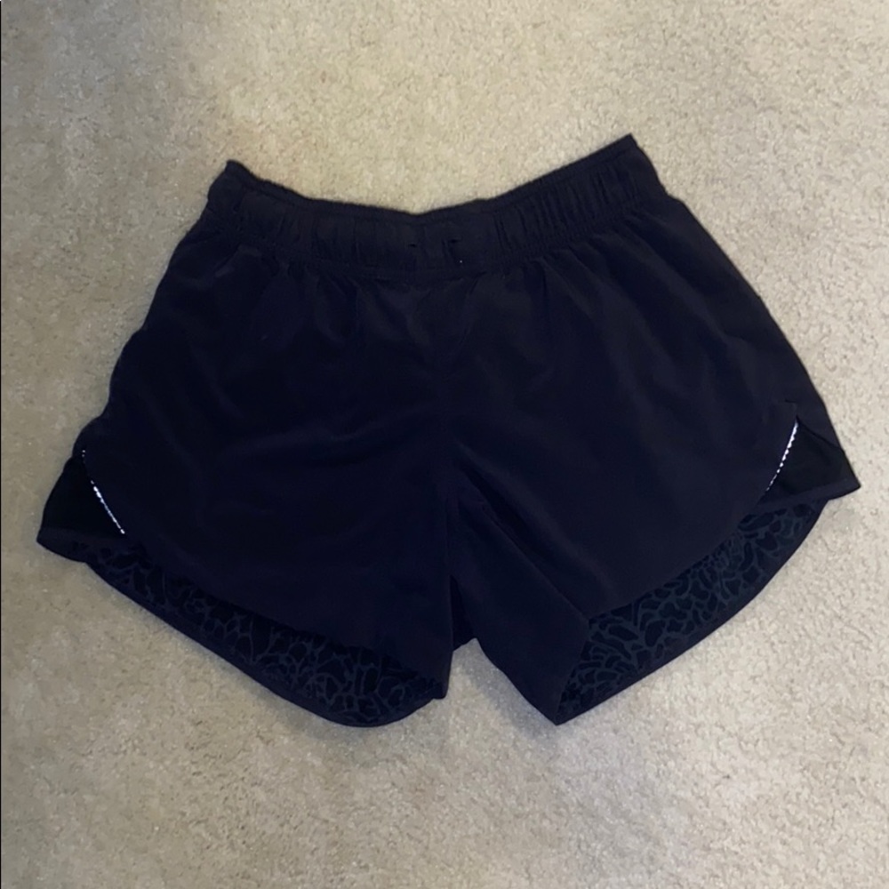 Black reversible lululemon shorts